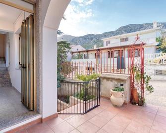 Appartamenti Camilla e Gabriele Cala Gonone - كالا غونونى - شرفة