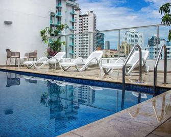 رامادا باناما سنترو فيا أرجينتينا - بنما سيتي (بنما) - حوض السباحة