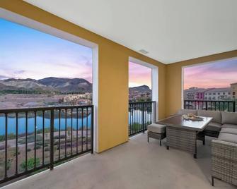 Luxury and Elegance! Panoramic views of Lake - Henderson - Balcony