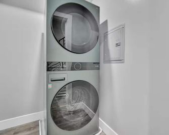 Curacao vs Ivory Coast, Lock in NOW! Sleeps 14 - Philadelphia - Laundry facility