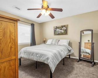 Business-Traveler Friendly 2-bedroom condo in fantastic Lake Saint Louis - Lake Saint Louis - Habitación