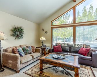 Yelp39 - Spacious Home, Hot Tub, Bbq, Bonus Room, Dog Friendly - Sunriver - Sala de estar