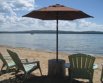 Awesome Family Vacation Beach And Ski Chalet - Reserve Your Ski Getaway Now! - Oden - Patio