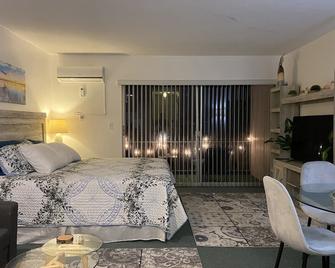 Baha Breeze - Your Home Away From Home - Freeport - Bedroom