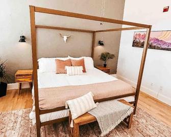 The Yellowrose - Waxahachie - Bedroom