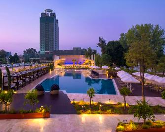 Adana Hilton Sa - อาดานา - สระว่ายน้ำ