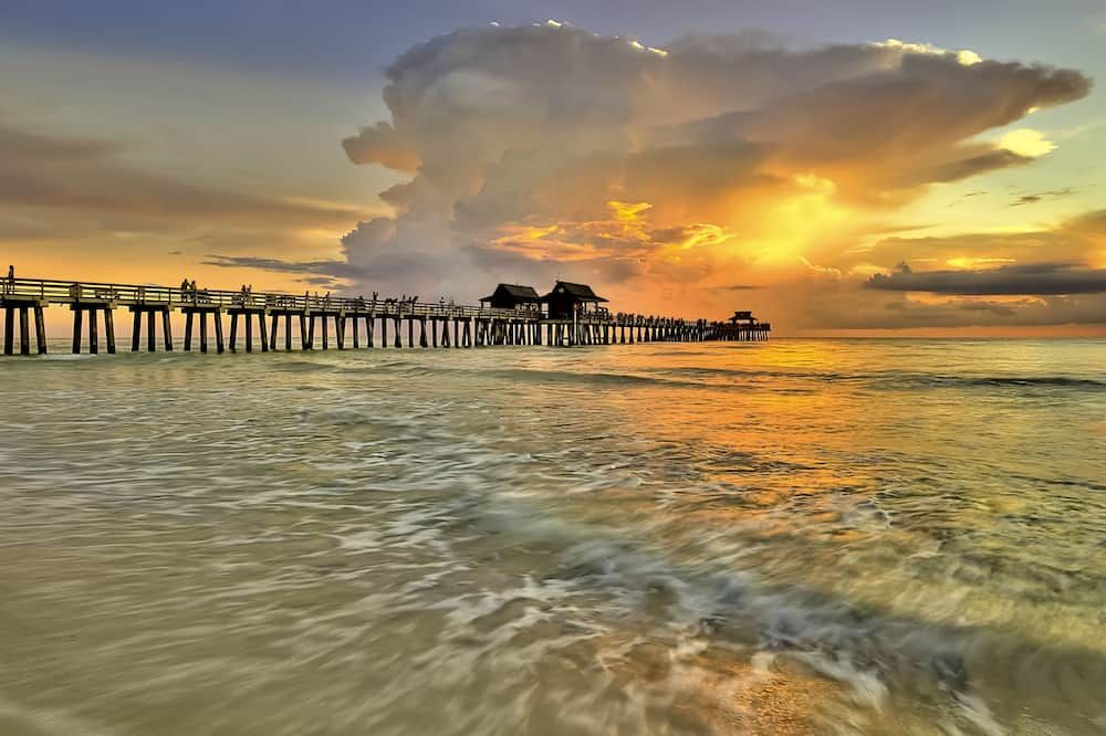 Greenlinks Golf Villas At Lely Resort