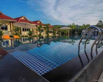 Phuket Airport Villa - Sakhu - בריכה