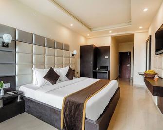 Pax Hotel Spring Solance 150 Mtr Form Gandhi Chowk - Dalhousie - Bedroom