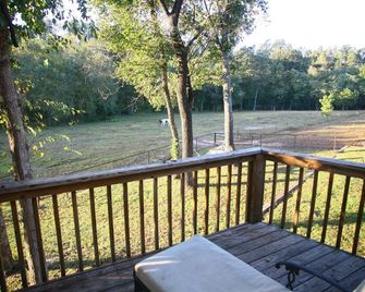 River Front Cabin On Kings River With Room For Your Horses - Huntsville - Balcony