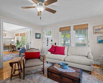 Fire Pit Bbq Grill Cove Access Near Mystic - Pawcatuck - Living room