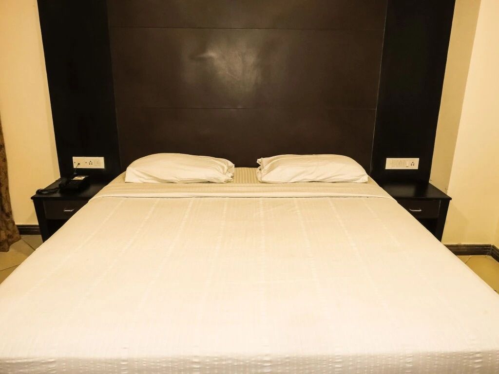 إمارالد هوتلز - تشناي - غرفة نوم