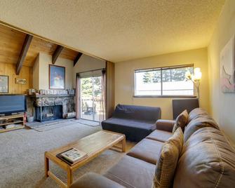 Mammoth Lakes Condo with Fireplace and Mountain Views - Mammoth Lakes - Soggiorno