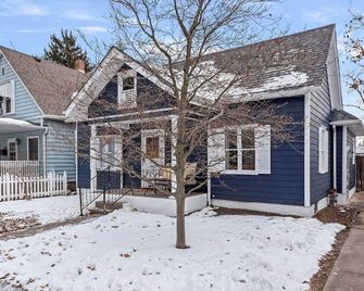 Newly-renovated 2-bedroom House with a Luxurious Massage Chair - Springfield - Building