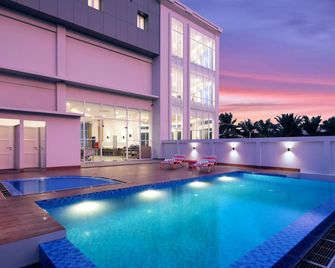 Favehotel Kediri - Kediri - Pool