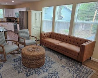 5 mins to Lake | Sleeps 7 | Boat Parking - Somerville - Sala de estar