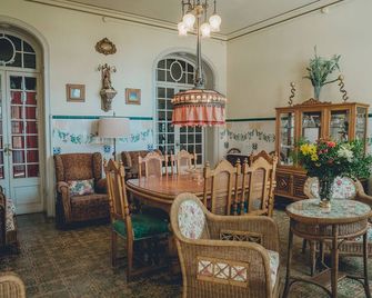 Baulenas House. A Beautiful Modernist Beachfront House - Caldes d'Estrac - Restaurante