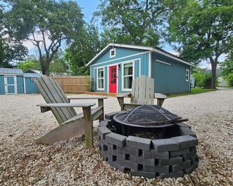 1 Bed 1 Bath Cottage in Historic League City Close to Nasa, Kemah, Galveston - League City - Terasa