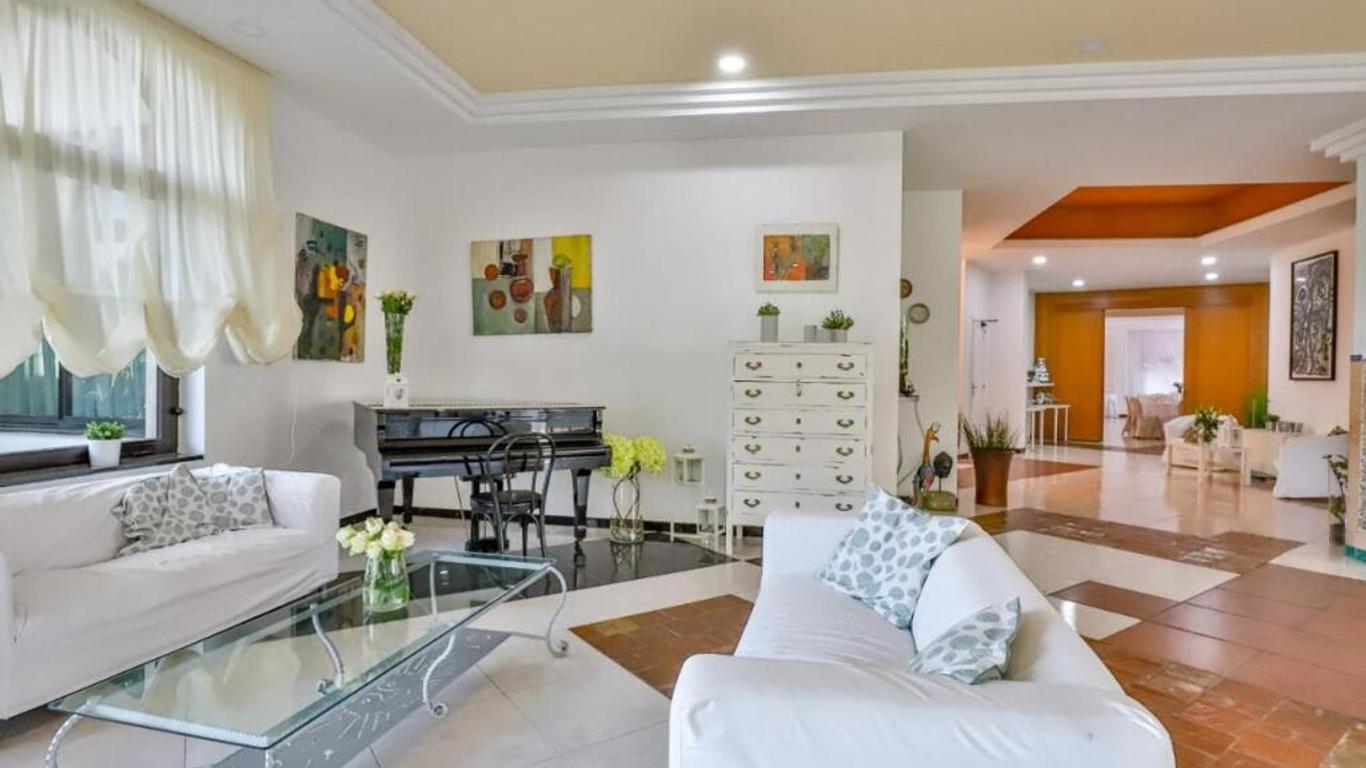 Hotel Delfa