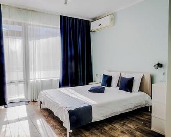 5 Min. vom Strand, Mineralwasser Pool, Budget Zimmer mit Großem Balkon - Varna - Yatak Odası
