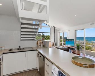 3 Whitecrest Great Ocean Road Resort - Ocean Views - Wongarra - Kitchen