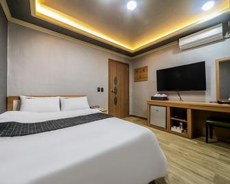 Andong Sky - Andong - Habitación