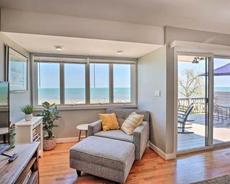 Lakefront Family Retreat with Grill Steps to Beach! - Gary - Living room