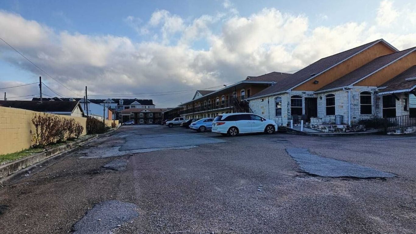 American Inn & Suites by Capital O Victoria Us-59