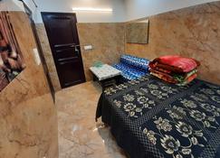 Couple Friendly Private Flat in Posh Lajpat Nagar - Neu-Delhi - Schlafzimmer