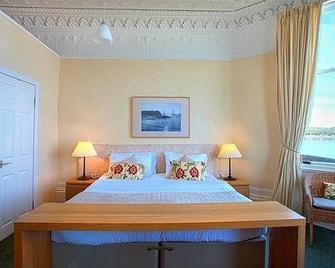 The Ardyne Guest House - Isle of Bute - Bedroom