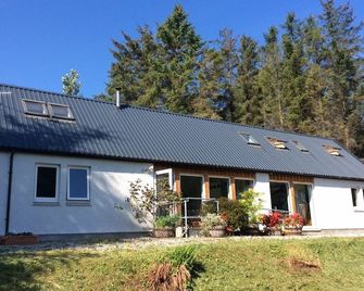 Spacious 3 Bedroom Longhouse In An Idyllic Location Above Loch Broom - Ullapool - Building