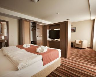 Hotel Makar Sport & Wellness - Pécs - Habitación