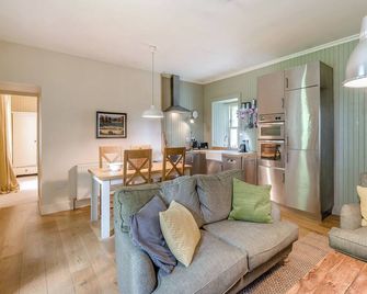 2 bedroom accommodation in Bankfoot, near Dunkeld - Perth - Living room