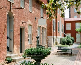 The Georges - Lexington - Будівля