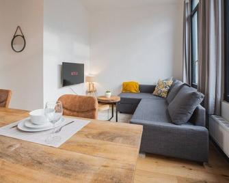 Spacious 6-Guest Antwerp Duplex + Free parking - Antwerp - Living room