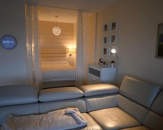 Ferienwohnung Stefi mit magischem Ausblick in Lahnstein - Lahnstein - Wohnzimmer