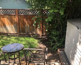 Convenient & Cozy Cottage On Newport Near River, Downtown & Drake Park - Bend - Patio
