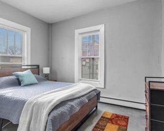 Nice 2 bedroom in Sherman Hill-8 - Des Moines - Bedroom