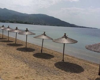 Apartment 'Maria's House 1' near the sea, with garden & air conditioning - Aidipsos - Beach