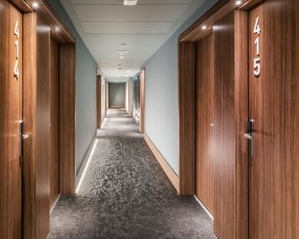 B&b Hotel Guimarães - Guimarães - Hallway