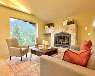 Terra Vista Chalet - Port Angeles - Olohuone