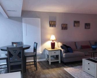 Newly Remodeled 2 Bedroom Duplex - Chesapeake - Sala de estar