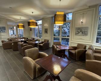 Logis - Hotel Restaurant La Sapinière - Saint-Omer - Area lounge