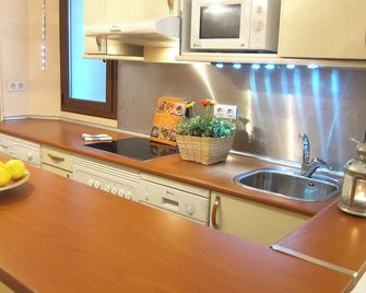 Acogedor, luminoso y centrico - Madrid - Kitchen