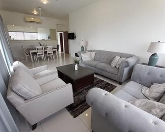 capital trust residencies vajira road - Colombo - Living room
