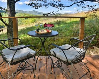 Private & Peaceful A-Frame Cabin - Burnsville - Patio