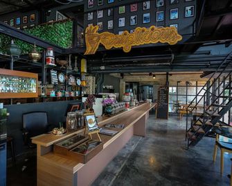 Quip Bed & Breakfast Phuket Hotel - Phuket - Bar
