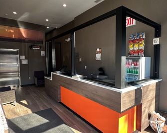 The Essence Hotel At Jfk - Queens - Front desk