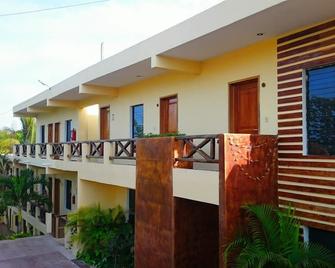 Hotel Maya Balam - Xpujil - Building