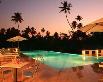 Abad Turtle Beach - Alappuzha - Havuz